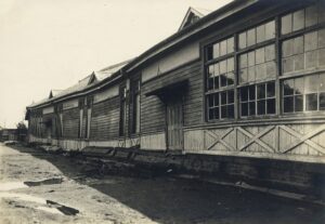 波打つ玄関付近